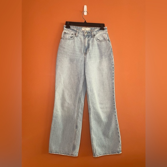 Abercrombie & Fitch Drapey Rigid Curve Love High Rise Loose Jeans Womens Size 24 - Picture 2 of 7